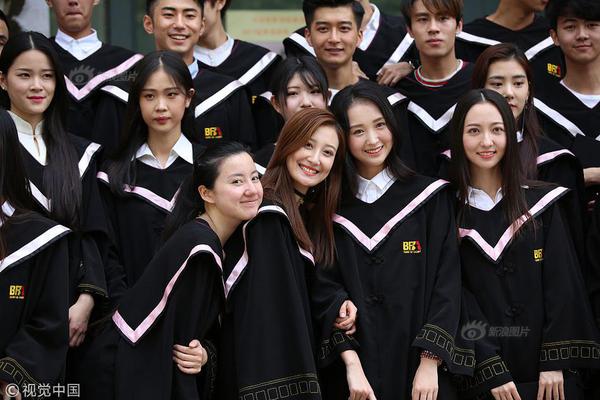 使命召唤19现代战争2左轮远射怎么做